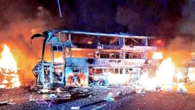 நெல்லூரில் ஆம்னி பஸ் தீப்பிடித்து எரிந்ததில் 3 பேர் பலி