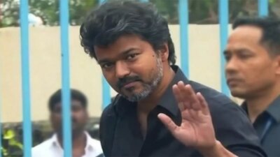 புதுடெல்லி் சி.பி.ஐ. அலுவலகத்தில் இன்று மீண்டும் விசாரணைக்கு ஆஜரானார் விஜய்