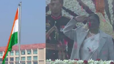 டெல்லியில் 21 குண்டுகள் முழங்க  கொடியேற்றினார் ஜனாதிபதி திரவுபதி