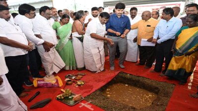 நெமிலிச்சேரி சந்திப்பில் ரவுண்டானா கட்டும் பணி: அமைச்சர் சா.மு.நாசர் துவக்கி வைத்தார்