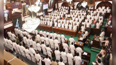 ஜம்மு காஷ்மீர் வாகன விபத்தில் உயிரிழந்த ராணுவ வீரர்களுக்கு சட்டசபையில் இரங்கல்
