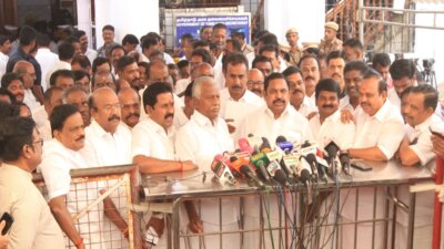 சட்டப்பேரவையில் இருந்து அண்ணா தி.மு.க. எம்எல்ஏக்கள் வெளிநடப்பு